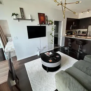 2-bdrm And 1 Den 3 Bed With 2 Bath - Walking Distance To Scotiabank Arena, Cn Tower, Union Station, Ripleys With Free Parking Toronto