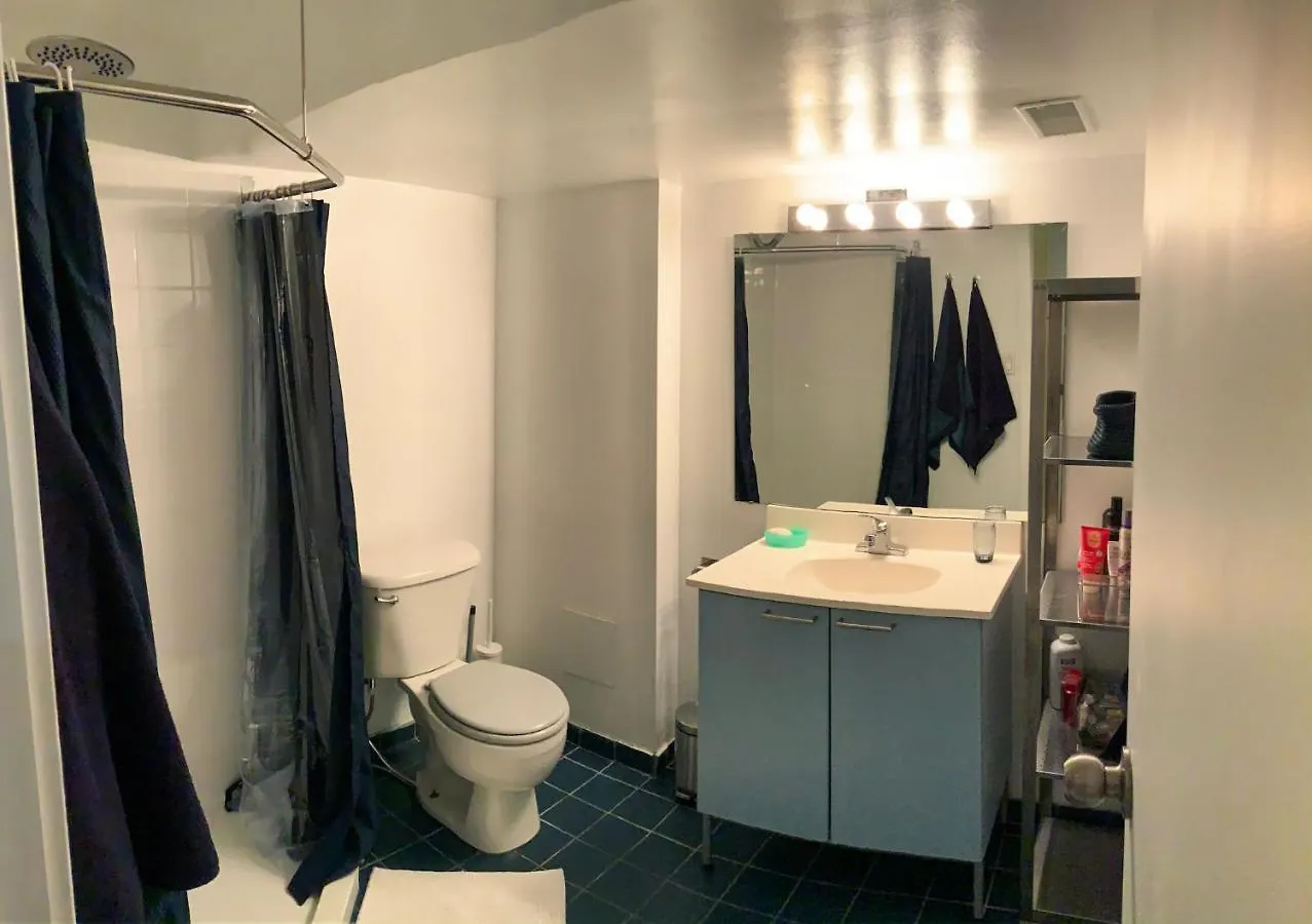 An Independent Beach Retreat Steps From The Lake And Right In The City Apartment Toronto