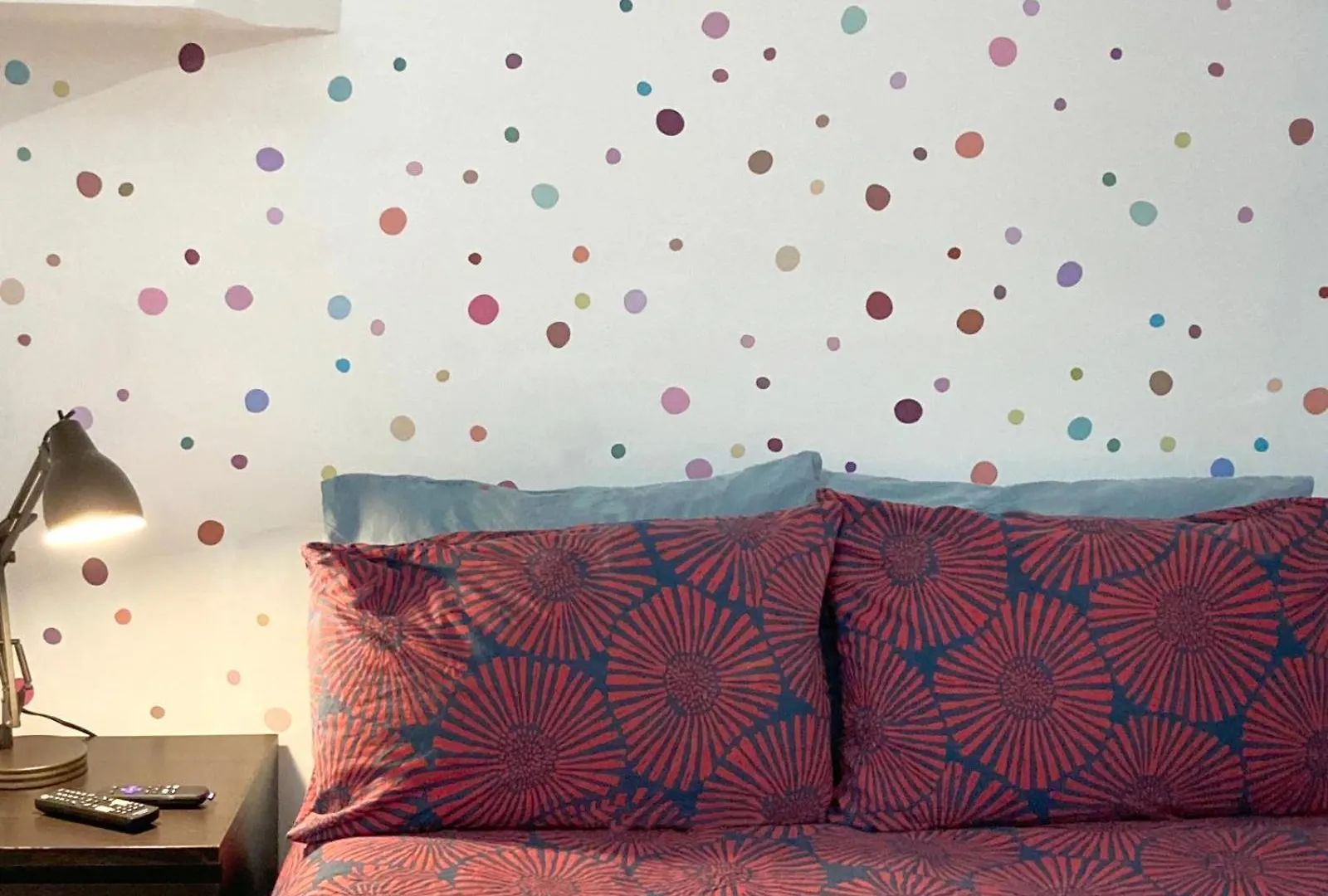 An Independent Beach Retreat Steps From The Lake And Right In The City Apartment Toronto